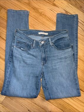 Women’s Size 6 Levi’s Classic Mid Rise Skinny Jeans